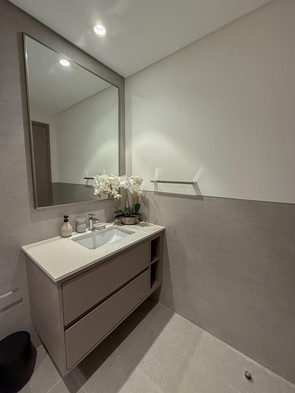 Nasma Luxury - Chic Highrise 1 Bedroom In The Heart Of