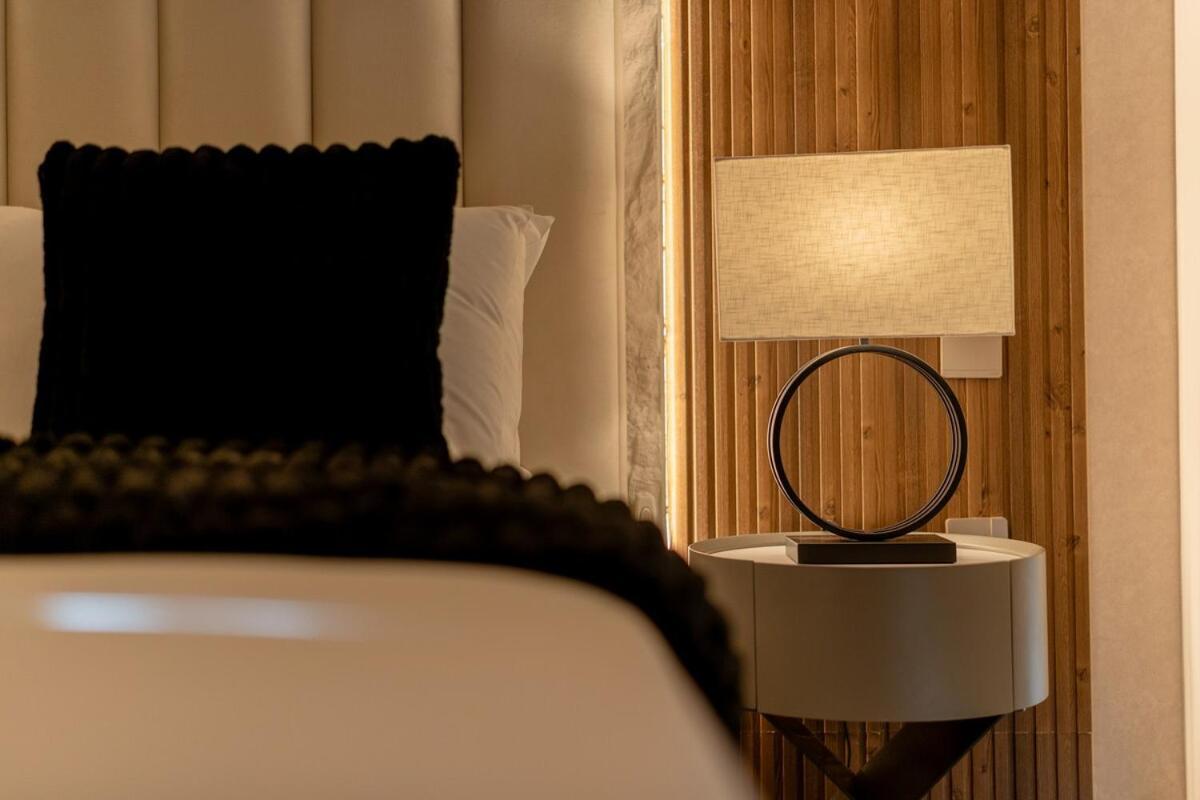 Nasma Luxury - Chic Highrise 1 Bedroom In The Heart Of Apartment *