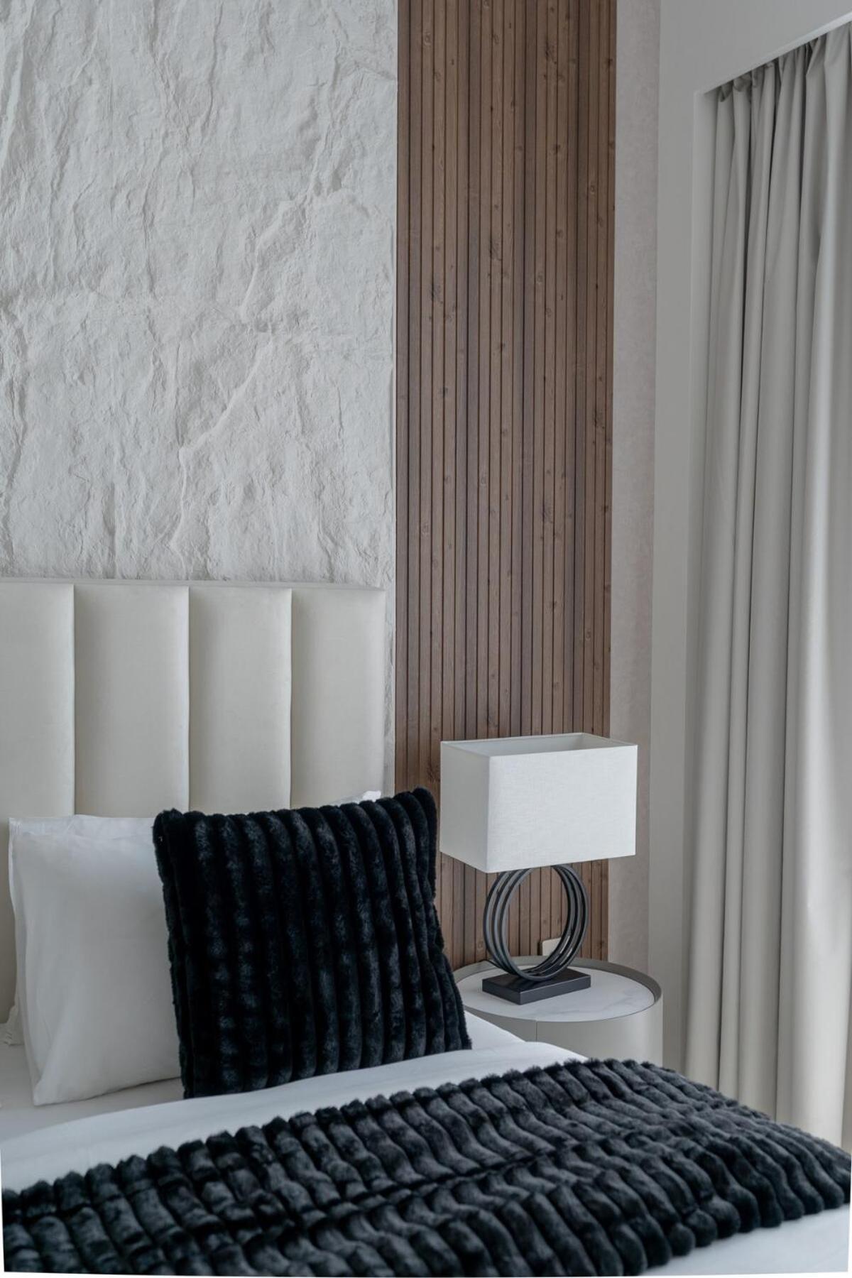 Apartment Nasma Luxury - Chic Highrise 1 Bedroom In The Heart Of
