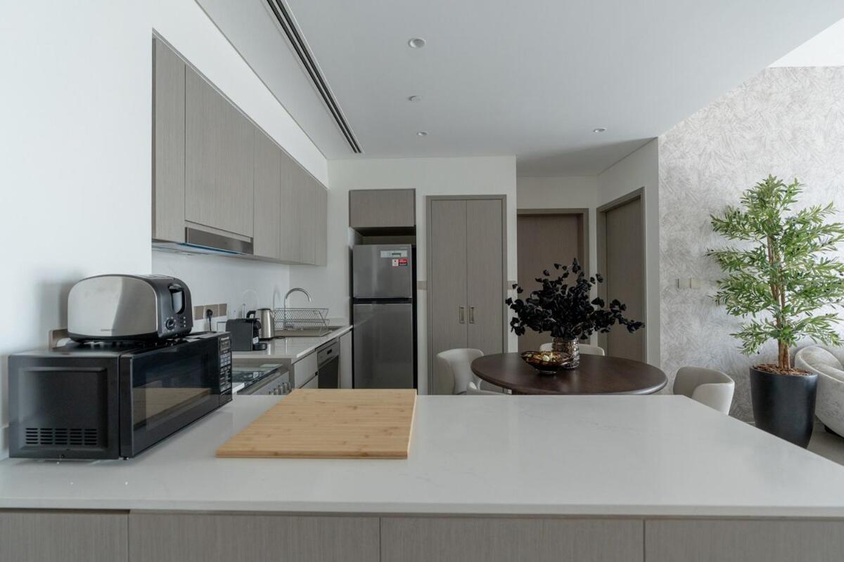 Nasma Luxury - Chic Highrise 1 Bedroom In The Heart Of *